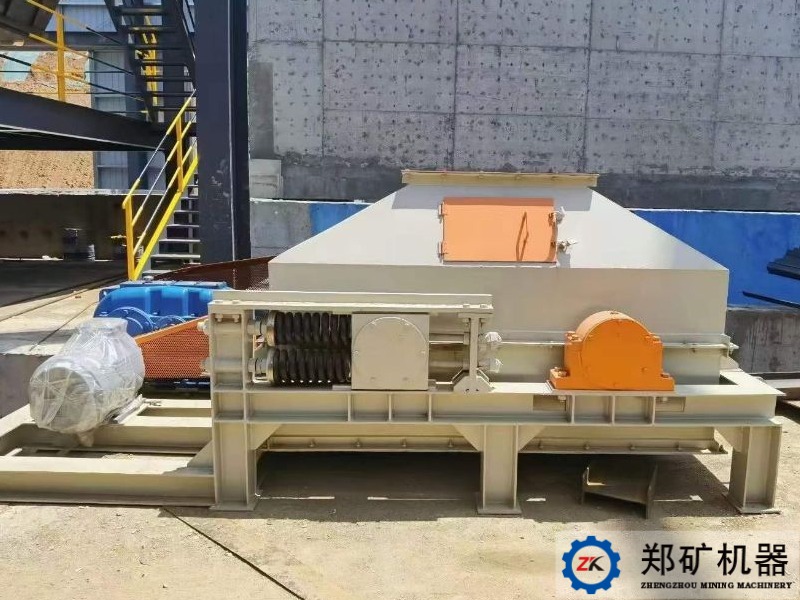 對(duì)輥制粒機(jī) 對(duì)輥制粒機(jī)
